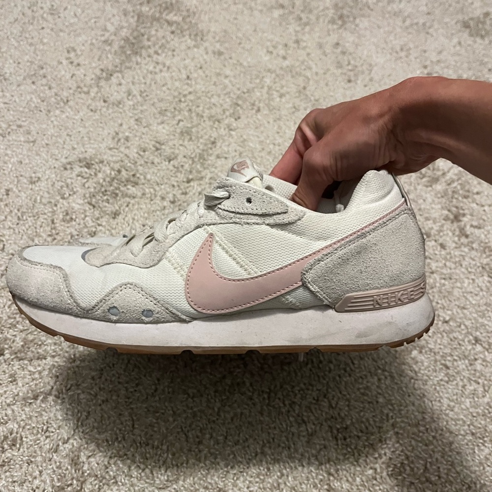 Nike Venture Runner Women’s Shoes